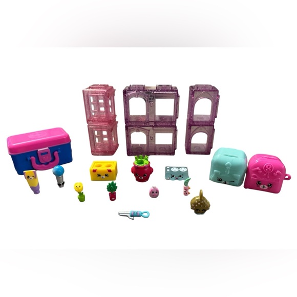 20 Piece Shopkins Lot 11 figured & 9 storage accessories - Picture 1 of 6